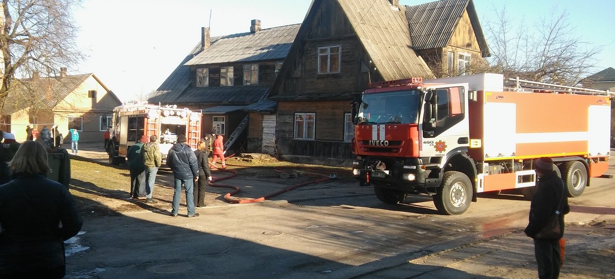 Varėnoje ,  Vytauto gatvėje įtartas namo gaisras